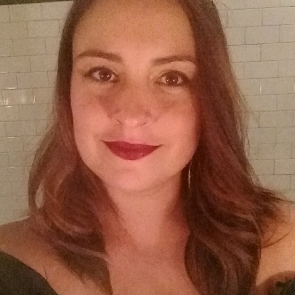 Meet your Posher, Christina - Picture 1 of 1